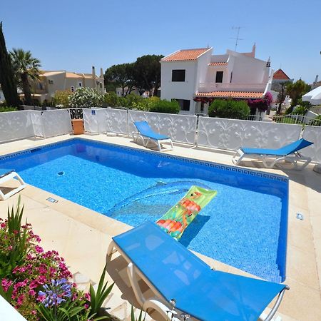 Well-Appointed Villa Is Situated In The Popular Resort Of Vilamoura Quarteira Exterior photo