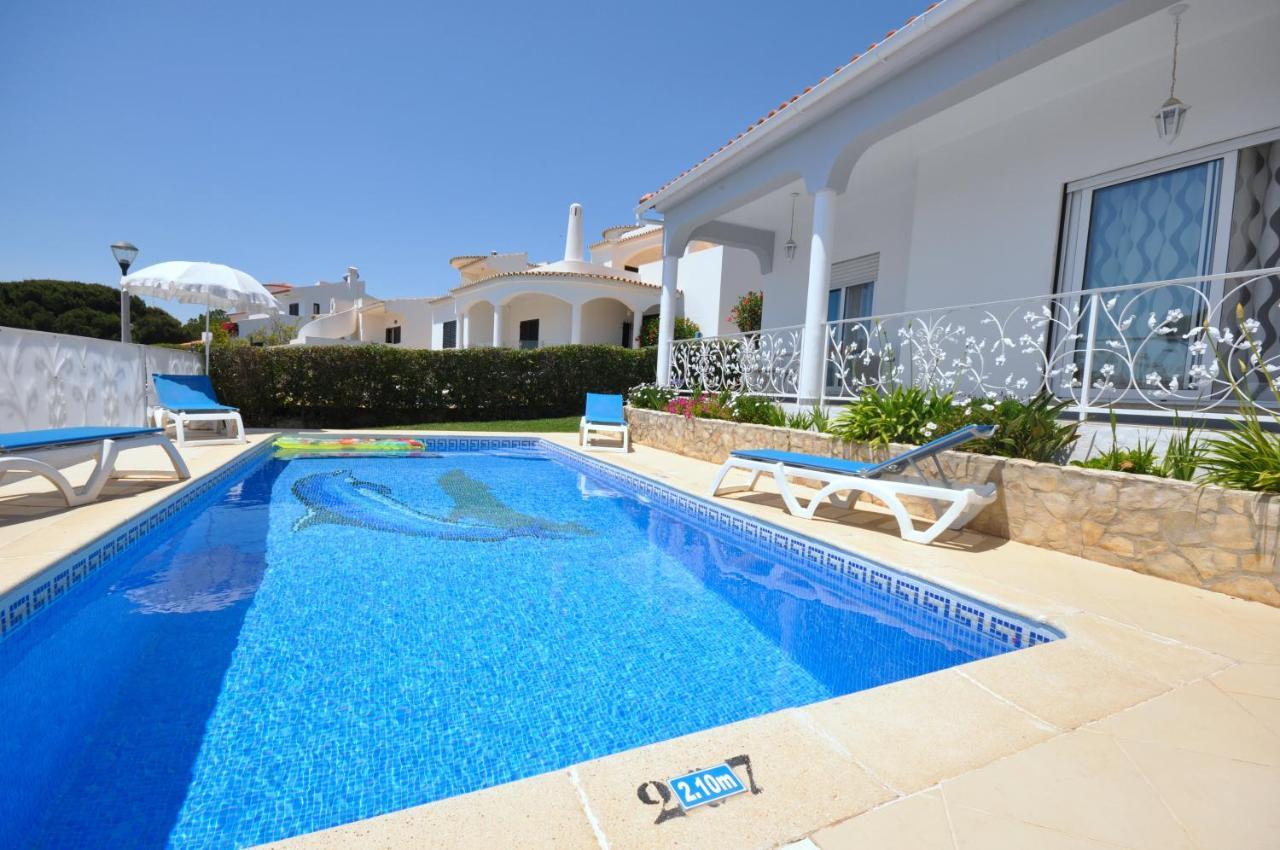 Well-Appointed Villa Is Situated In The Popular Resort Of Vilamoura Quarteira Exterior photo