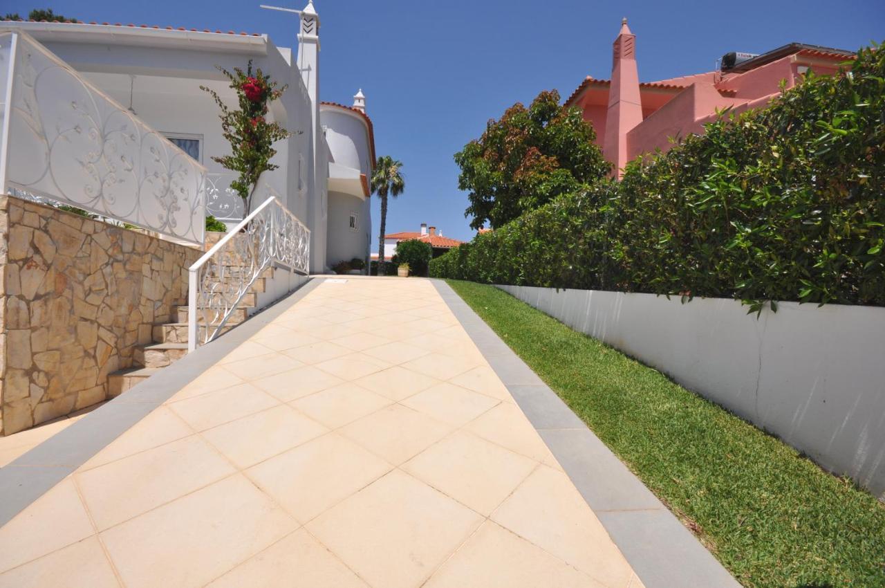 Well-Appointed Villa Is Situated In The Popular Resort Of Vilamoura Quarteira Exterior photo