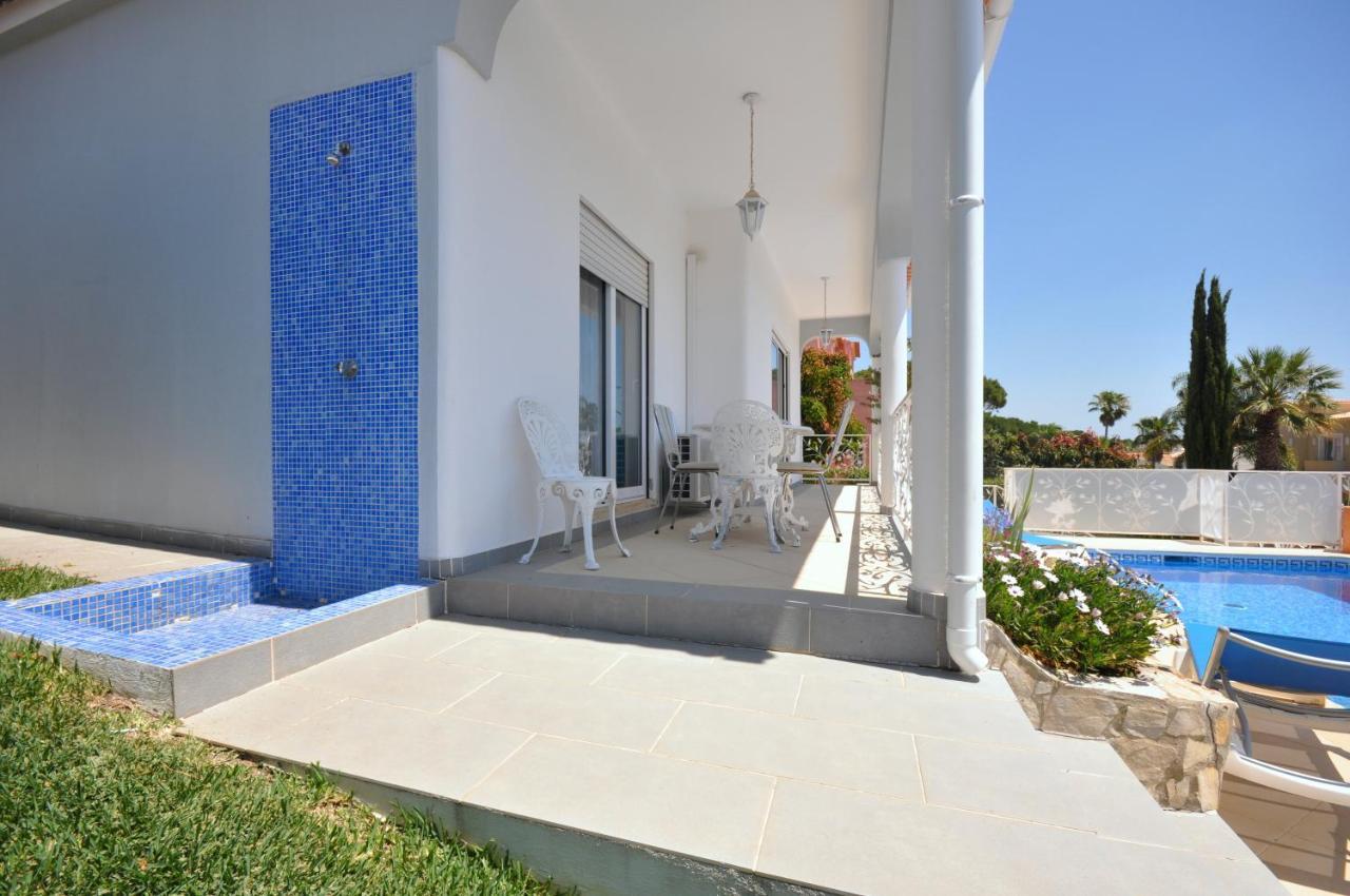 Well-Appointed Villa Is Situated In The Popular Resort Of Vilamoura Quarteira Exterior photo